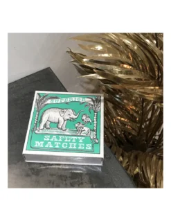 The Archivist Éléphant et Lion – Grande Boîte d'Allumettes Carrée à Têtes Blanches -Jolie Bougies Soldes allumettes elephant et lion the archivist 3