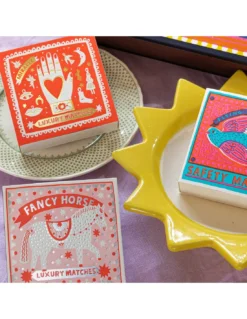 Boîte d'Allumettes de Luxe 'Handsome' - Wanderlust Paper Co. x The Archivist -Jolie Bougies Soldes allumettes handsome by wanderlust paper co the archivist 2