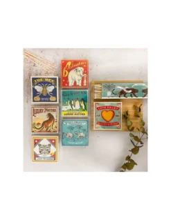 The Archivist Allumettes Longues Long Tiger - Boîte Jaune Illustrée avec Têtes Blanches (29cm) 5 The Archivist Allumettes Longues Long Tiger - Boîte Jaune Illustrée avec Têtes Blanches (29cm) -Jolie Bougies Soldes allumettes longues hirondelles the archivist 8