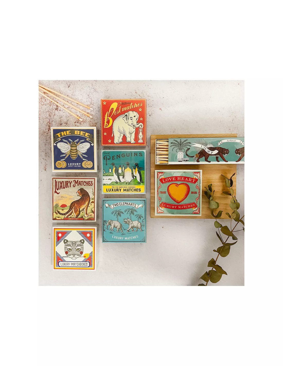 The Archivist Allumettes Longues Long Tiger - Boîte Jaune Illustrée avec Têtes Blanches (29cm) 3 The Archivist Allumettes Longues Long Tiger - Boîte Jaune Illustrée avec Têtes Blanches (29cm) – Image 3