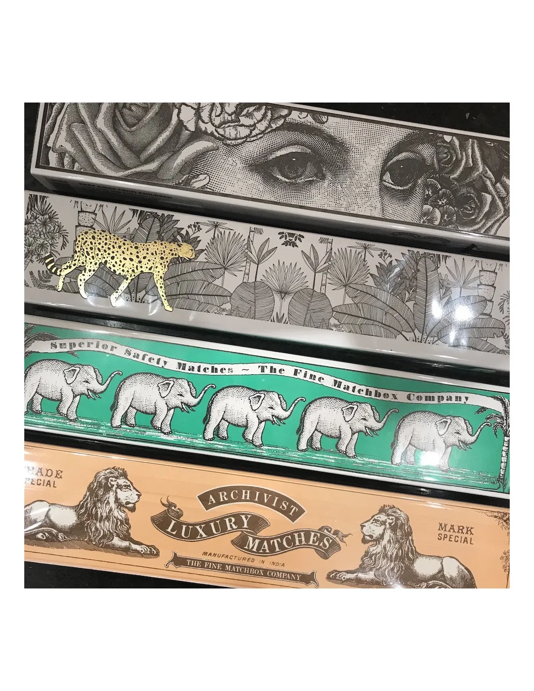 The Archivist Allumettes Longues Lions et Jungle – Boîte Décorative XXL avec Allumettes à Pointes Blanches 2 The Archivist Allumettes Longues Lions et Jungle – Boîte Décorative XXL avec Allumettes à Pointes Blanches – Image 2