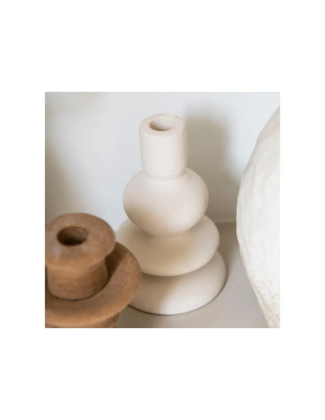 Bougeoir Blanc à Reliefs Linéaires Andrea House - Design Contemporain 11 x 16 cm 4 Bougeoir Blanc à Reliefs Linéaires Andrea House - Design Contemporain 11 x 16 cm – Image 4