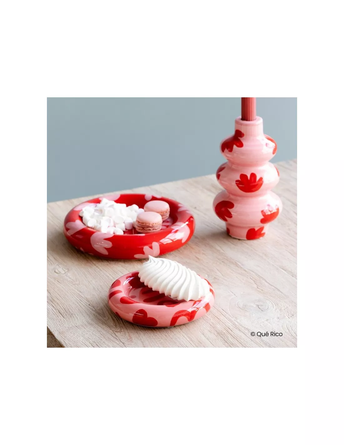 Que Rico Bougeoir Vega Flower Fantasia – Chandelier en Céramique Rose et Rouge Peint à la Main 2 Que Rico Bougeoir Vega Flower Fantasia – Chandelier en Céramique Rose et Rouge Peint à la Main – Image 2