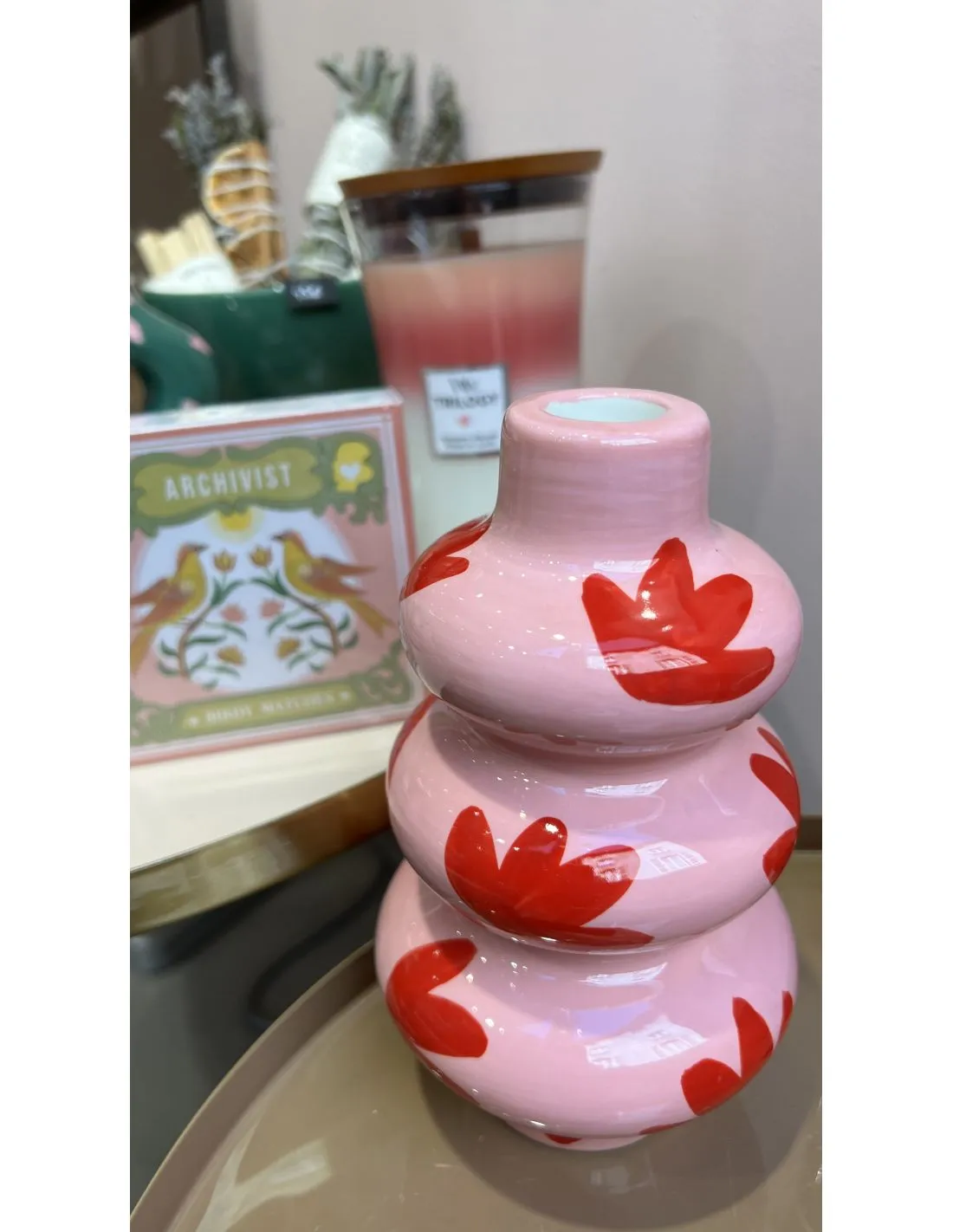 Que Rico Bougeoir Vega Flower Fantasia – Chandelier en Céramique Rose et Rouge Peint à la Main 3 Que Rico Bougeoir Vega Flower Fantasia – Chandelier en Céramique Rose et Rouge Peint à la Main – Image 3