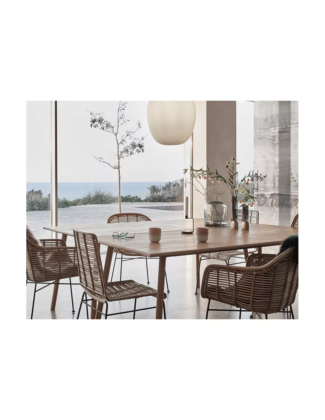 Hübsch Chandelier Minimaliste en Métal et Verre Noir – Bougeoir Design Scandinave 3 Hübsch Chandelier Minimaliste en Métal et Verre Noir – Bougeoir Design Scandinave – Image 3