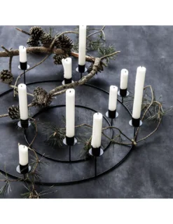 House Doctor Ring Black 8-Cierges – Multi-Level Minimalist Scandinavian Chandelier 7 House Doctor Ring Black 8-Cierges – Multi-Level Minimalist Scandinavian Chandelier -Jolie Bougies Soldes chandelier rond 8 cierges house doctor 3