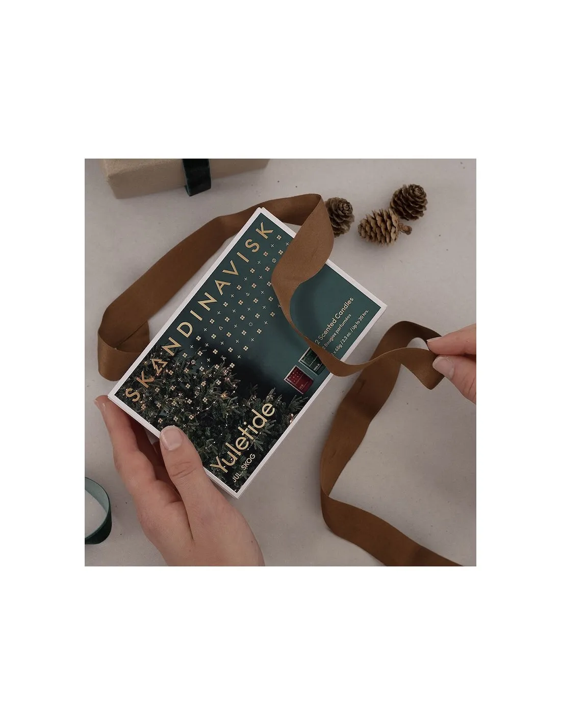 Coffret Yuletide 2 Bougies - Skandinavisk 5 Coffret Yuletide 2 Bougies - Skandinavisk – Image 5