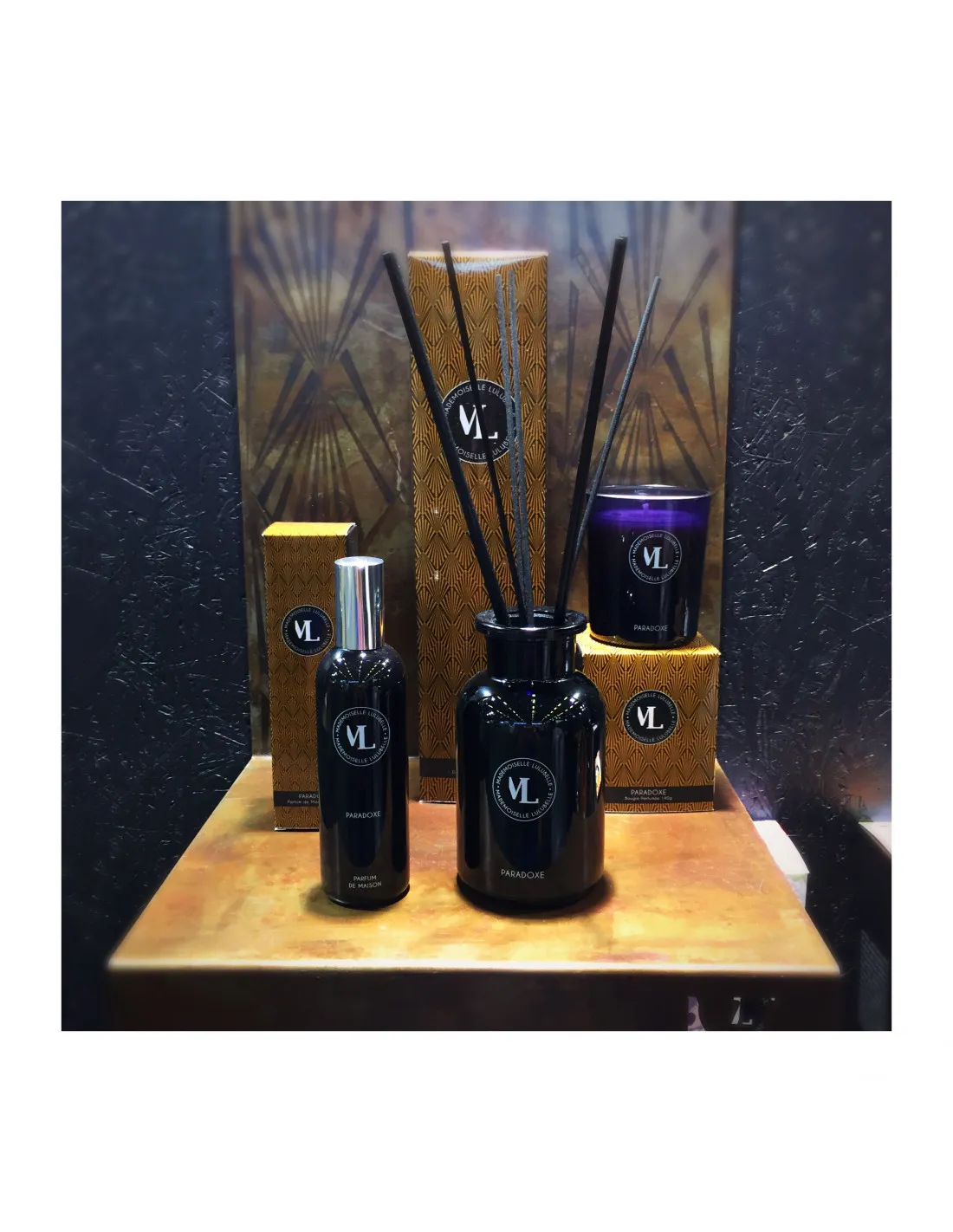 Mademoiselle Lulubelle Paradoxe 200ml - Diffuseur de Parfum d'Intérieur Bois de Santal & Musc 2 Mademoiselle Lulubelle Paradoxe 200ml - Diffuseur de Parfum d'Intérieur Bois de Santal & Musc – Image 2