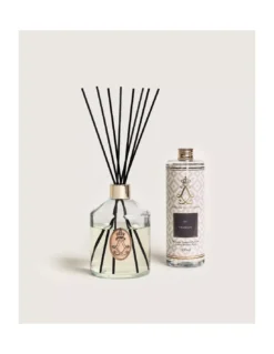 Château de Versailles Trianon 1693 Reed Diffuser (500ml) – Elegant Floral & Musk Luxury Home Scent 12 Château de Versailles Trianon 1693 Reed Diffuser (500ml) – Elegant Floral & Musk Luxury Home Scent -Jolie Bougies Soldes diffuseur trianon 1693 500 ml chateau de versailles 2