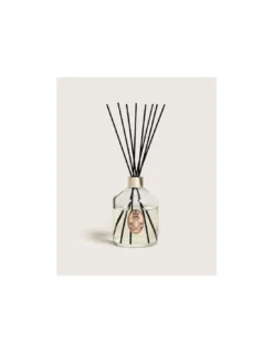 Château de Versailles Trianon 1693 Reed Diffuser (500ml) – Elegant Floral & Musk Luxury Home Scent 13 Château de Versailles Trianon 1693 Reed Diffuser (500ml) – Elegant Floral & Musk Luxury Home Scent -Jolie Bougies Soldes diffuseur trianon 1693 500 ml chateau de versailles 3