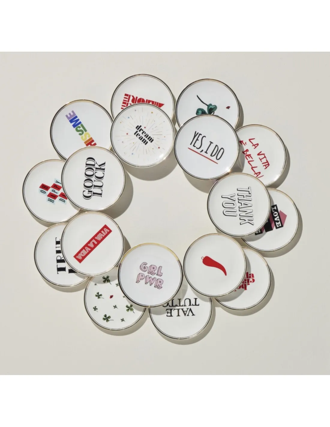 Bitossi Home Good Luck Assiette Déco 17cm – Porcelaine Blanche, Motif Lèvres Rouges et Liseré Or 2 Bitossi Home Good Luck Assiette Déco 17cm – Porcelaine Blanche, Motif Lèvres Rouges et Liseré Or – Image 2