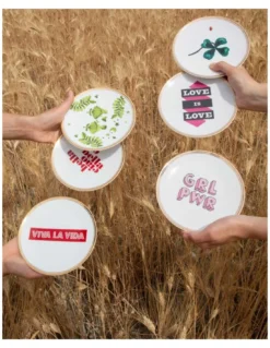 Bitossi Home Assiette Décorative "Love Is Love" 17 cm – Porcelaine Fine Design Italien -Jolie Bougies Soldes love is love assiette deco bitossi 17 cm 2