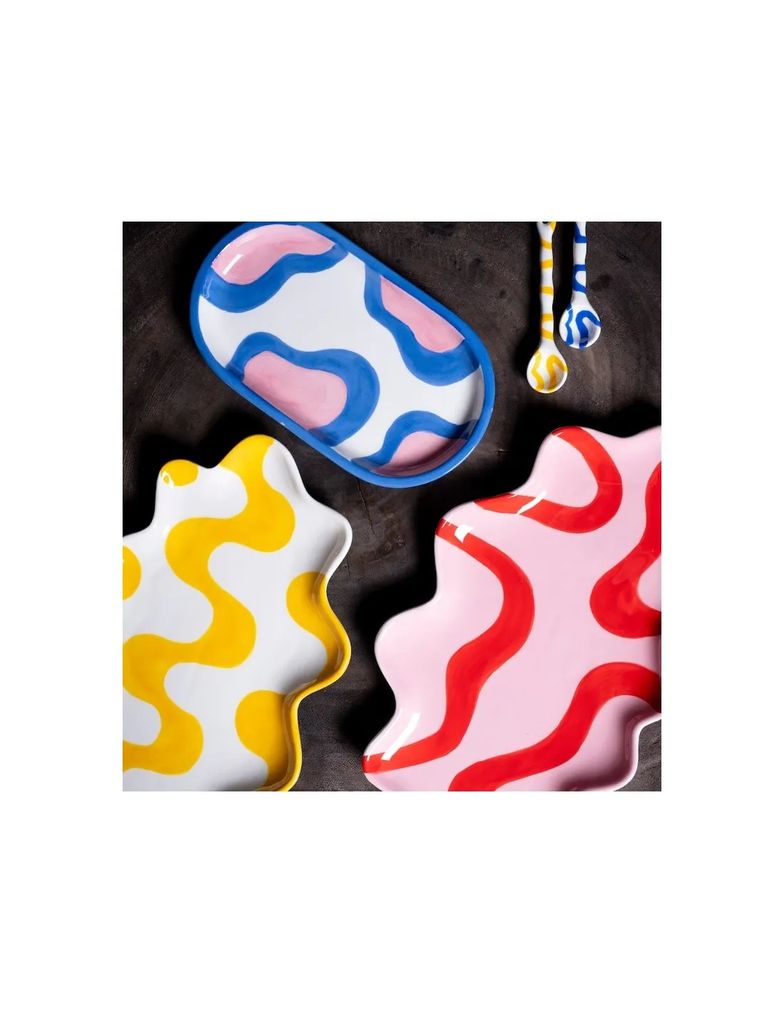 Qué Rico Plateau Renata Rio Retro – Plateau Décoratif en Dolomite Jaune et Blanc Peint à la Main 2 Qué Rico Plateau Renata Rio Retro – Plateau Décoratif en Dolomite Jaune et Blanc Peint à la Main – Image 2