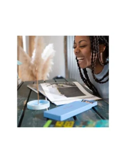 Porte Encens Bleu Marbré en Béton Bloom – Design Minimaliste Artisanal Fabriqué en France -Jolie Bougies Soldes porte encens bleu marbre bloom 4