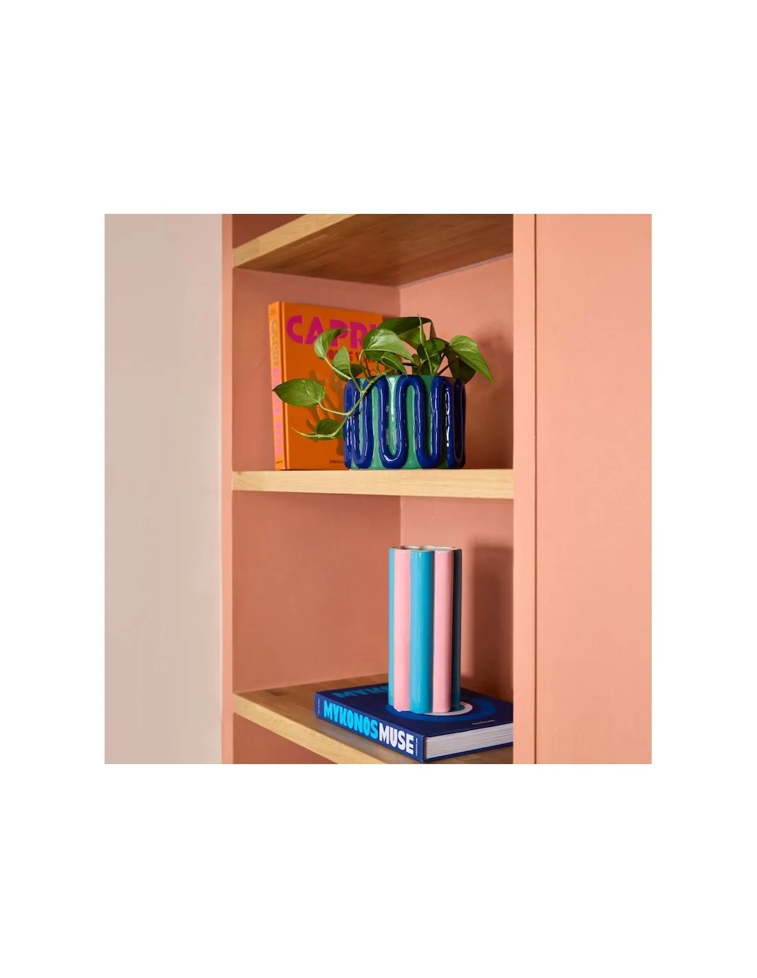 Que Rico Arturo Vase Bleu et Rose – Vase en Dolomite Peint à la Main Amor Del Color 2 Que Rico Arturo Vase Bleu et Rose – Vase en Dolomite Peint à la Main Amor Del Color – Image 2