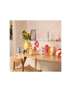 Que Rico Vase Isabel Sol Y Sombra – Yellow and White Hand-Painted Ceramic Decorative Vase -Jolie Bougies Soldes vase isabel sol y sombra 3